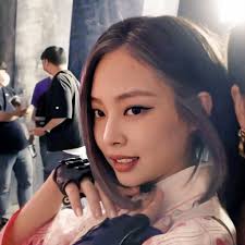 Netizens are raving over blackpink's jennie's new black hair. Jennie Rapper On Twitter Getting Obsessed With Jennie S Short Bob Hair Jennie