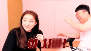 만나기 전 처음으로 카톡했을 때, 지혜가 철구에게 아이디어 떨어지면 저 불러서 같이 간장 샤워해요 라고 카톡 으로 유혹을 했다고 한다. ëˆˆê°ì•„ í‚¤ìŠ¤í•œë‹¤ ì² êµ¬ ì•„ë‚´ ì™¸ì§ˆí˜œì™€ ê¹œì§ ì˜ìƒ ê³µê°œí•œ Bj ë´‰ì¤€ ìœ„í‚¤íŠ¸ë¦¬