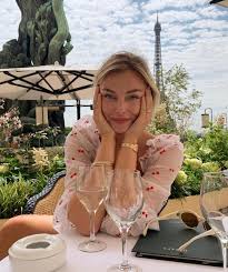 Birds Do It Bees Do It Even Educated Fleas Do It Vh On Instagram Birds Do It Bees Do It Even Educated Fleas Do It Let S Do It Let S Fall In Love Cindy In 2019 Cool Summer Outfits Girls In Lov