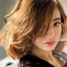 前髪を巻くならコテ アイロン カーラー 伸ばしかけでもｏｋ 上手な巻き方レッスン 美的 com ヘアスタイリング ヘアスタイル ロング 前髪 巻き方