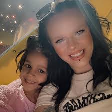 Amber Emmett's Instagram, Twitter & Facebook