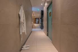 Wir stellen verschiedene möglichkeiten vor, fliesen erfolgreich zu entfernen. Rutschsichere Keramik Fur Einen Spa Fliesen Und Platten News Produkte Baunetz Wissen
