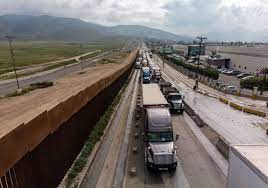 En su campaña para las elecciones presidenciales de estados unidos de 2016, el a la postre electo presidente donald trump se comprometió a construir un muro que abarcará toda la frontera sur de los estados unidos, y en repetidas ocasiones reiteró que méxico pagaría por su construcción a través del aumento de las tarifas de cruce de frontera y los aranceles del tlcan Opinion El Covid 19 Hara Mas Rigida La Frontera Mexico Estados Unidos Los Angeles Times