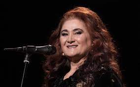 Sabahat akkiraz 1.64 cm uzunluğunda, 66 kilo ve kova burcudur. Sabahat Akkiraz Nereli Yasi Kac Sabahat Akkiraz Kimdir Internet Haber