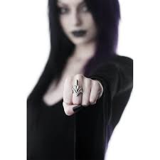 Acqua divina è uno shampoo per capelli crespi straordinario. Killstar Ring Energia Divina 19 99