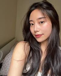 Jenny Hong's Instagram, Twitter & Facebook