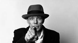 Einst skandal, wünschen sich heute viele eine solche grüne stadtverwaldung, wie kassel sie seit 1982 hat. 100 Jahre Joseph Beuys Kunst Aus Eichen Fett Und Filz Swr2