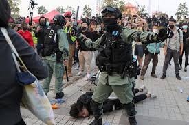 Bentrokan Pecah Di Hong Kong Setelah Demonstrasi Mendukung Muslim Uighur Berakhir Kacau Okezone News
