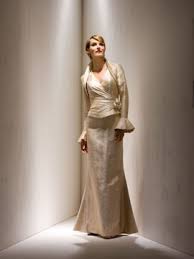 Brautkleid aus satin und spitze. Farbige Brautkleider Hochzeitskleider Farbig Gunstig