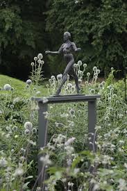 Frühkohl, kopfsalat, topinambur, steckzwiebeln, dicke bohne sowie spargel und rhabarber kann. Kunst Im Garten Lutkemeyer Gartner Von Eden