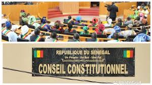 La composition du conseil constitutionnel en question. Rp2af5z1u9iixm