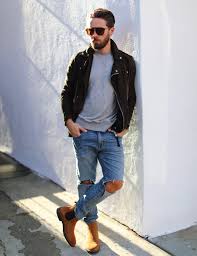 People looking to spend on a quality pair of boots that will last a lifetime should go for a nice pair of chelsea boots. Traenge Ind Okonomi Morgenmad Brown Suede Chelsea Boots Outfit Transformer Kanal Europa