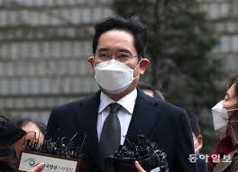 하지만 이재용 부회장은 수감생활을 시작한 후 1월 18일부터 상근에서 비상근직으로 출근형태가 변경됐을 뿐 여전히 삼성전자. Wz5jvi4xwpnlpm