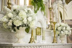 Learn how to make bridal bouquets, corsages and boutonnieres, church decorations, altar flowers, pew markers and bows, reception centerpieces, wedding backdrops, ceiling drapes, flower arches, chuppahs and canopy flowers. Decorating Your Church With Wedding Flowers Business Weddings