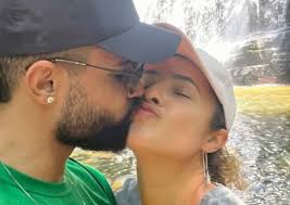 Levantadora mineira da Superliga espera primeiro filho com jogador de  basquete