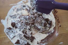 Succombez A La Douceur De Ce Moelleux Au Chocolat Garni D Une Onctueuse Creme Au Lait Un Des Moelleux Au Chocolat Recette Muffin Chocolat Gateau Kinder Delice