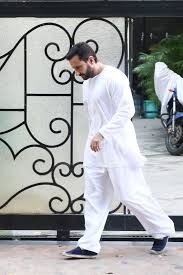 Saif Ali Khan S Day Out With Son Taimur Saif Ali Khan Saif Ali Khan Kurta Khan