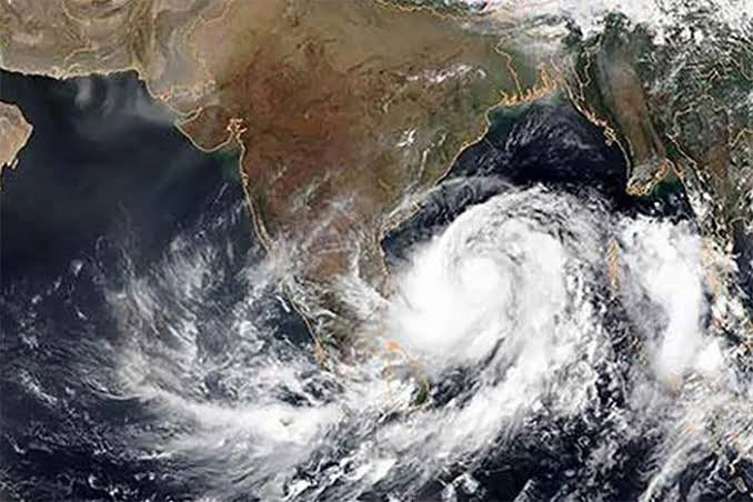 Deep Depression Moves Toward India as Heavy Rain and Strong Winds Continue in Sri Lanka