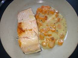 2 pavés de saumon 150 ml de crème liquide ½ citron 1 échalote 3 càs de ciboulette ciselée huile d'olive sel poivre. Pave De Saumon Et Carottes A La Creme Au Cookeo Mes Meilleures Recettes Faciles