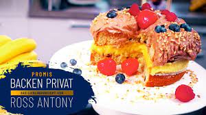 Wer backt denn brot, wenn man auch kuchen backen kann? Wie Von Oma Sanger Ross Antony Backt Seinen Lieblingskuchen 1 3 Promis Backen Privat Sat 1 Youtube