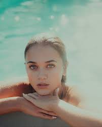 Why do I take take photographs? Because women's beauty demands to be  captured. Period. What a playful, carefree and creative sessions that was  with Laura