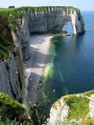 this is durdle door in dorset england a natural limestone arch on the breathtaking jurassic coast a 153 mile 9 places to go places to travel places to visit