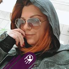 Left or right ? 🤍🖤