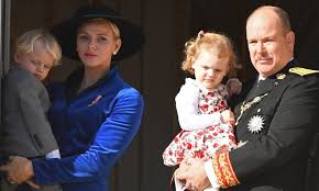 Charlène de monaco rayonnante aux côtés d'albert ii, de katy perry et d'orlando bloom. Princess Charlene Shares Photos Of Twins Jacques And Gabriella On First Day Of School Hello