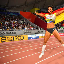 Heike drechsler wurde geboren als heike gabriela daute und wuchs mit drei geschwistern auf. Malaika Mihambo Und Carl Lewis Warum Wechselt Die Weitsprung Weltmeisterin In Die Usa Der Spiegel