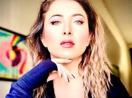 Danielle Cantrell's Instagram, Twitter & Facebook