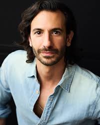 Feliz Navidad 🎄🎉 Feliz Navidad everybody! I hope everyone is making the  best of the holiday season so far. It's hard to believe Christmas is only a  week away! 🎅🧑‍🎄 I really