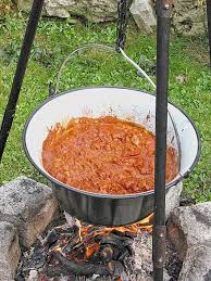 Sivi S Ungarisches Kesselgulasch Von Sivi Chefkoch Rezept Kesselgulasch Gulasch Gulaschkessel