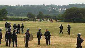 Cinq gendarmes ont été blessés lors de l'intervention pour disperser une rave party illégale à redon et un jeune participant de 22 ans a perdu une main. Nz8lp53endq9em