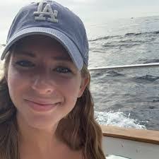 Sara Paull's Instagram, Twitter & Facebook