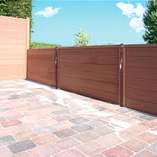 Esistono varie tipologie di recinzioni: Recinzione Da Giardino Clowood Normaclo A Pannelli In Acciaio In Legno Composito
