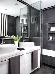 52 Fotos Von Badezimmer In Schwarz Und Weiss Grey Bathrooms Gray And White Bathroom Black Bathroom