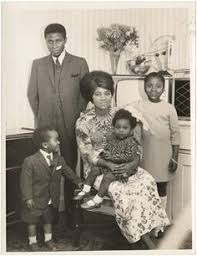 1950 S Black And White Family Photos Image Result For Black Family Portraits 1950s African American Family Black Families Vintage Family Photos