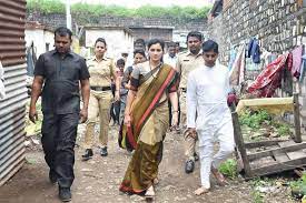 Her marriage with ravi rana took place in a mass marriage ceremony at a specially organised function where 3100 other couples also got married at the same time and at the same venue. Sbs Language Meet Navneet Kaur Rana South Indian Filmstar Turned Mp
