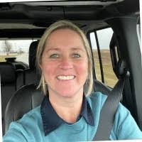 Lisa Edinger's Instagram, Twitter & Facebook