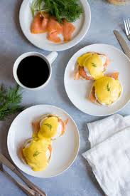 What to eat with smoked salmon for breakfasts : Smoked Salmon Eggs Benedict Wholefully