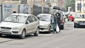 Cod Rutier 2017 Parcarea Pe Trotuar A Masinilor Nu Mai Este Permisă Din Acest An Amenzi Uriase Romaniatv Net Mobi