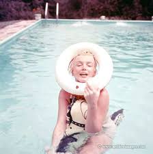 Milton Greene Marilyn Monroe Swimming Pool Sitting Marilyn Milton Greene Marilyn Monroe