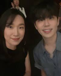 오늘 주책 좀 떨었습니다😅 평소 존경해오던 유튜버 드로우앤드류님을 만나서 무턱대고 사진찍자고 요청을 드렸어요. 예전같았으면 꿈도 못  꿨을 행동이었지만 마지막일지 모른다는 생각에 용기내보았습니다. 감사하고 영광이었습니다 드로우앤드류님 ☺️ @drawandrew ...