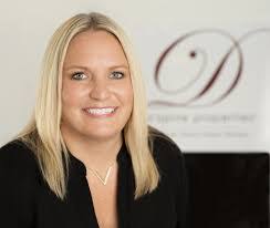 Kimberly Tracy's Instagram, Twitter & Facebook