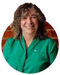 Leanne Dickson's Instagram, Twitter & Facebook