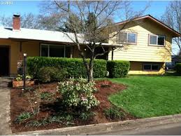 Home For Sale At 1125 Saville Eugene Or 97404 Classic Split Level Home In West Eugene Bedroom Split Level House Outdoor Structures Split Level