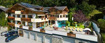 Das haus sonnhang in sankt johann im pongau liegt 5 km von der liechtensteinklamm entfernt und erwartet sie mit einem saisonalen außenpool, einem kostenfreien privatparkplatz, einem garten und grillmöglichkeiten. Haus Sonnhang Ihr Ferienparadies Im Salzburgerland