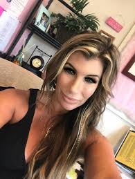 Lori Roland's Instagram, Twitter & Facebook