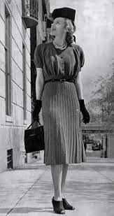Nella moda contemporanea ritroviamo molti elementi liberamente ispirati agli anni '30: Pin Di Brisa Issa Su 1940s Dresses Moda Anni 30 Style Vintage Vestiti Vintage