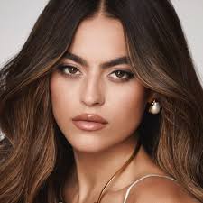 Sarah Jane (@sarahjanenader) • Instagram photos and videos